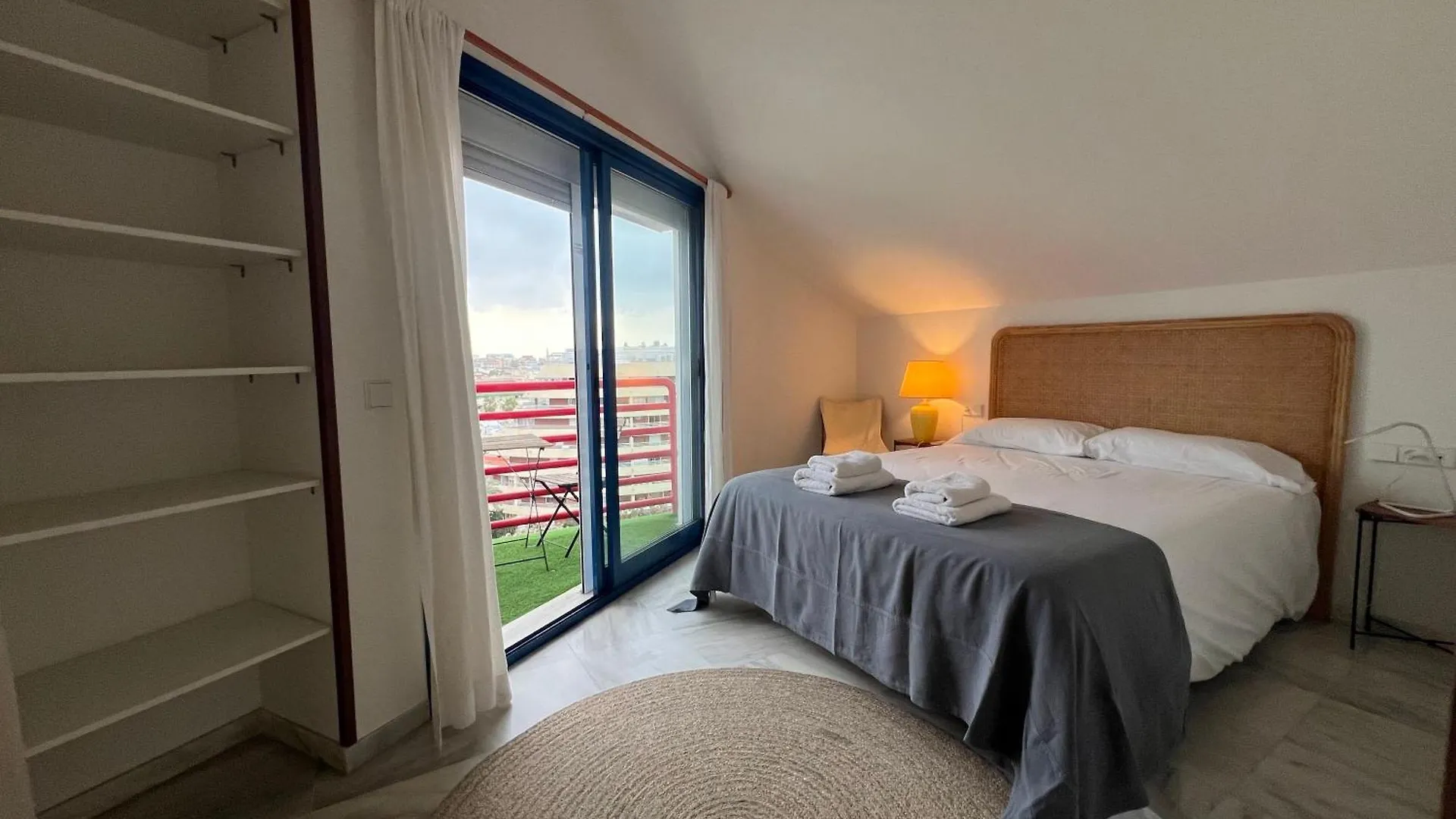 Blue Glass Penthouse In Marbella City Center 公寓
