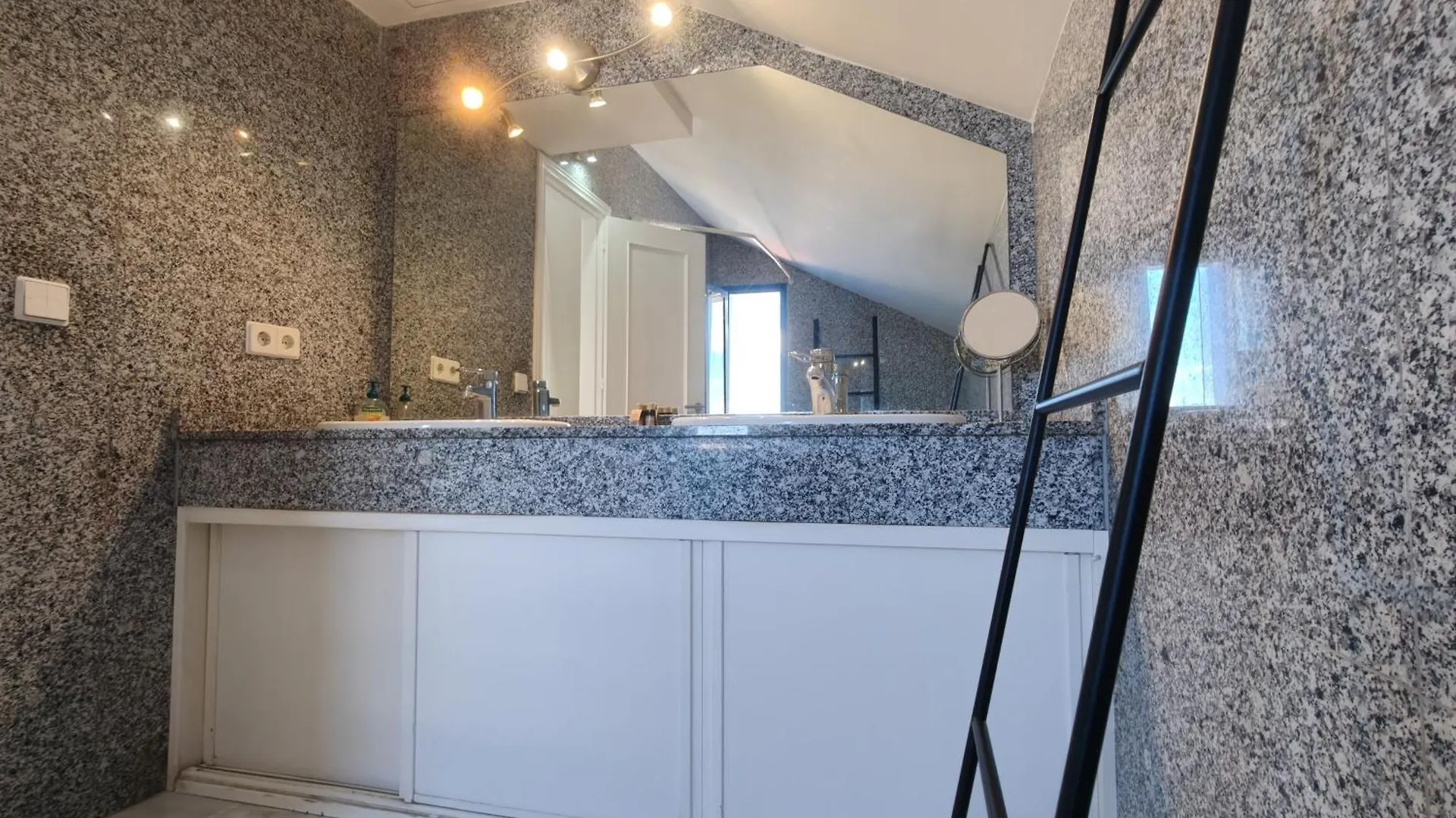 公寓 Blue Glass Penthouse In Marbella City Center