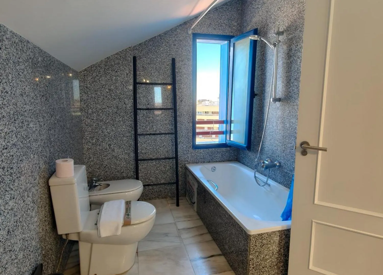 Blue Glass Penthouse In Marbella City Center 0*,  西班牙