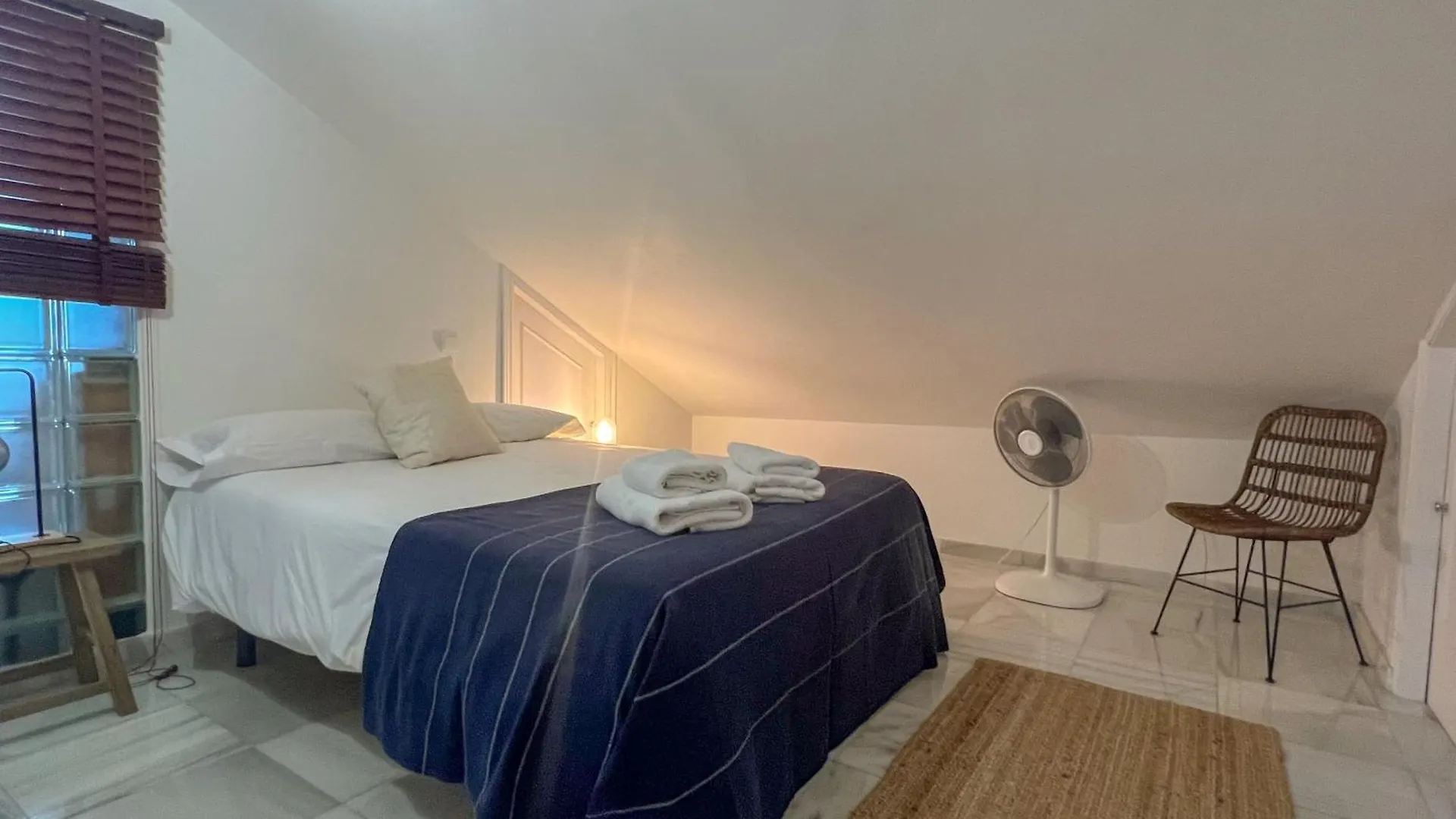 Blue Glass Penthouse In Marbella City Center 公寓