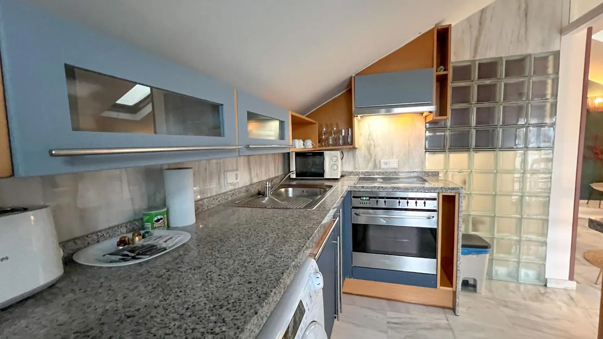 Blue Glass Penthouse In Marbella City Center 0*,  西班牙