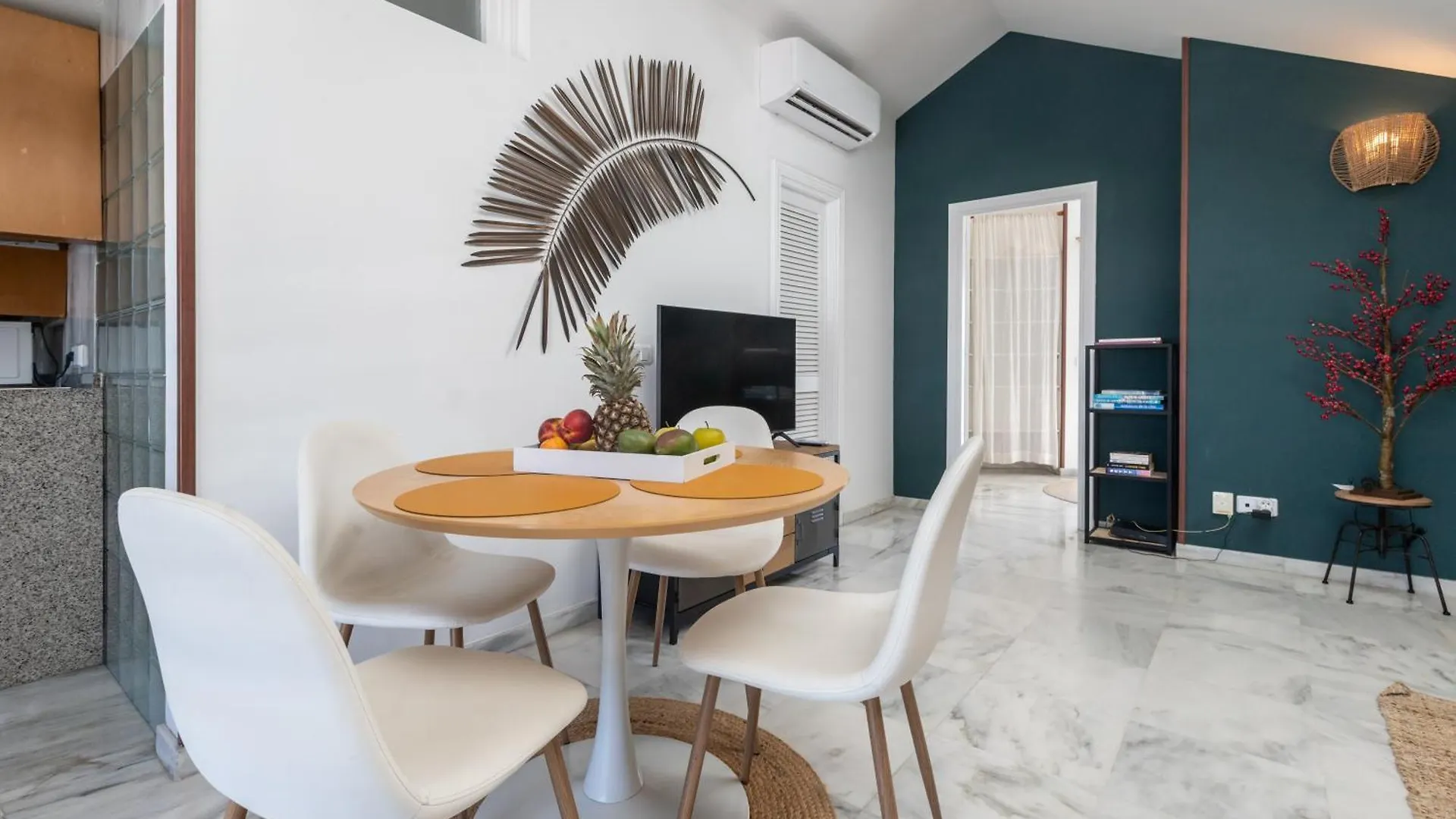Blue Glass Penthouse In Marbella City Center 公寓