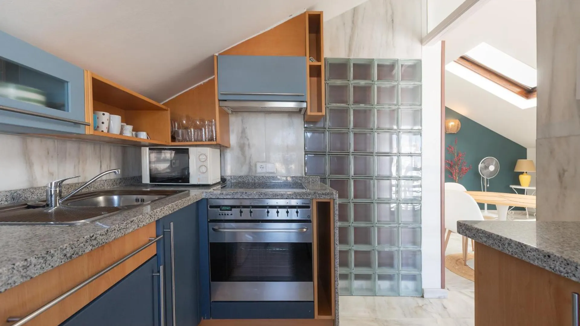 Blue Glass Penthouse In Marbella City Center 西班牙