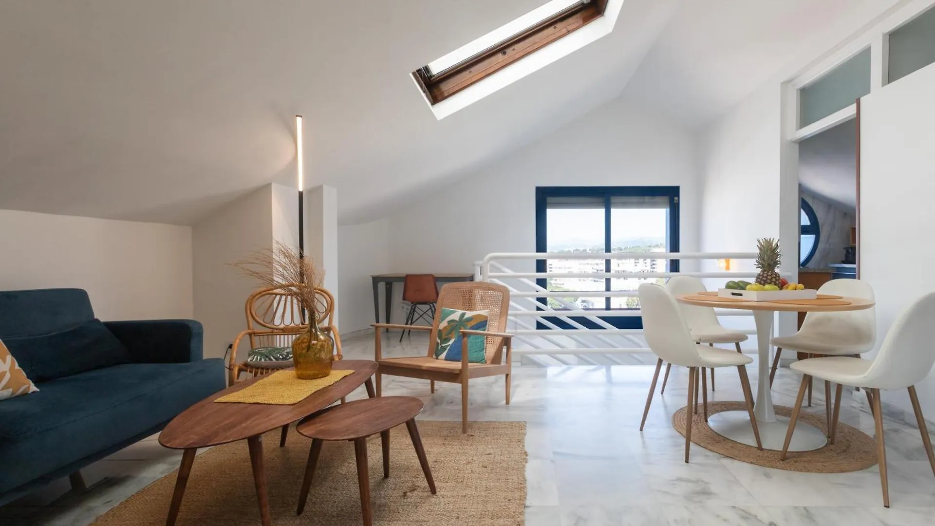 Blue Glass Penthouse In Marbella City Center 公寓