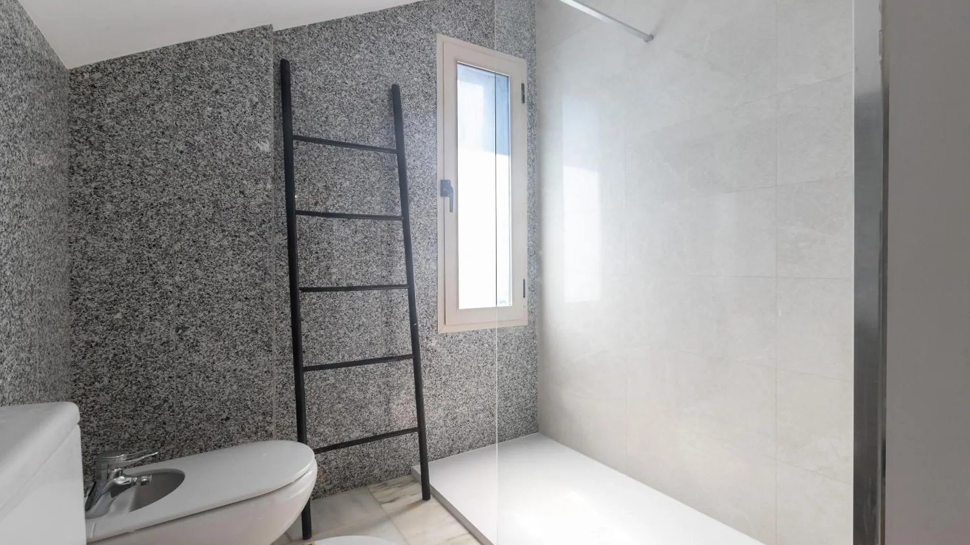 Blue Glass Penthouse In Marbella City Center 0*,  西班牙